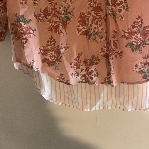 Beautiful Floral Blouse - Picture 3 of 5